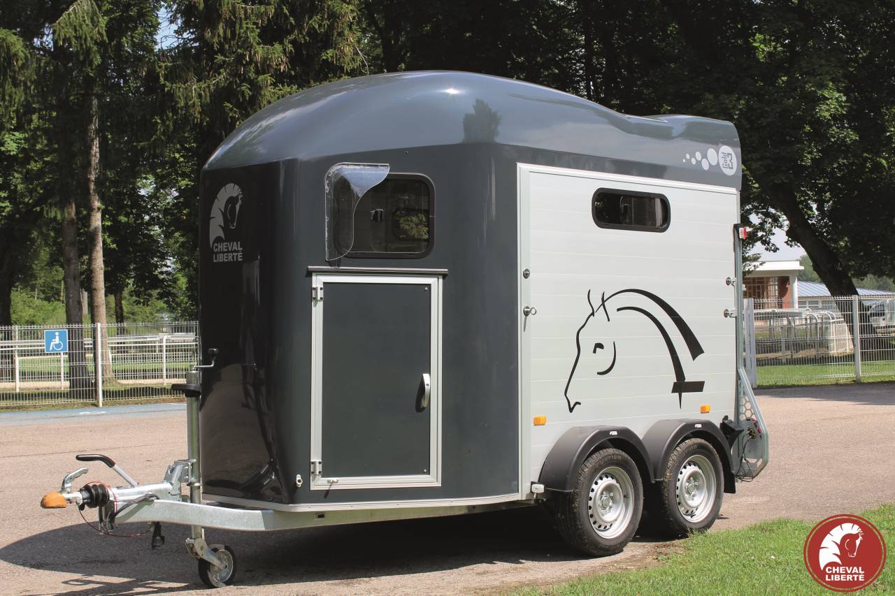 Van Cheval Liberté Gold 3 Luxe 2-seater – Image 1