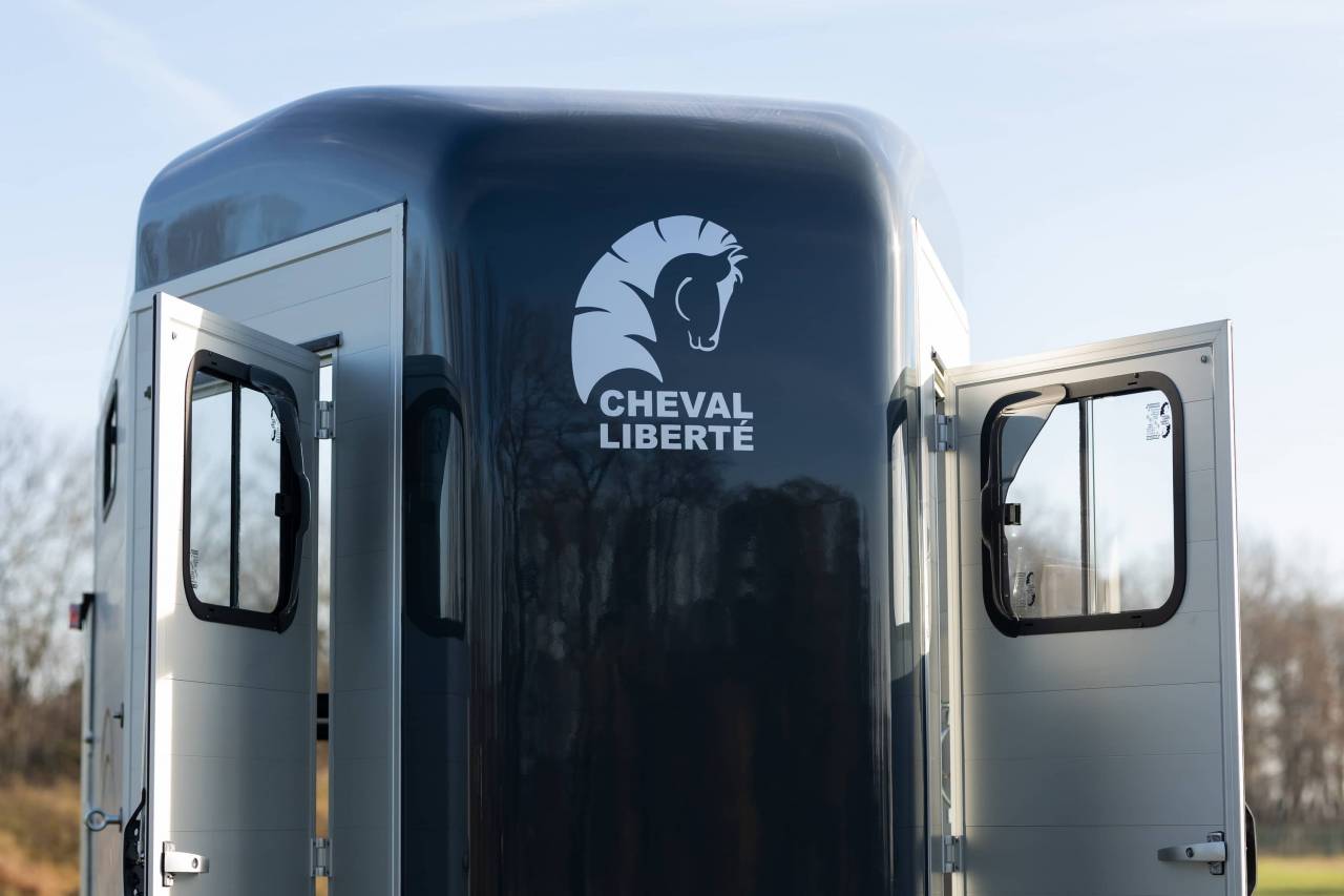 Cheval Liberté 2 PL Touring Jumping Luxe van – Image 8