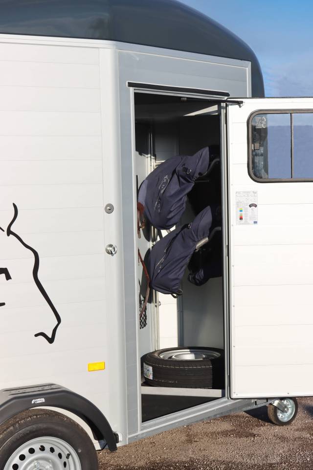 Cheval Liberté 2 PL Touring Jumping Luxe van – Image 9