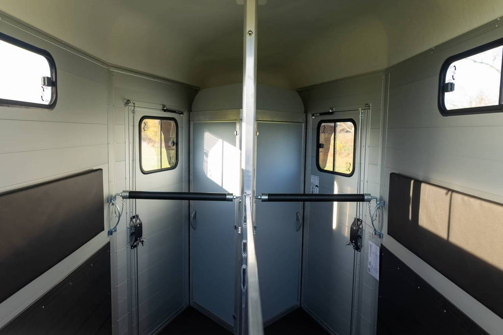 Cheval Liberté 2 PL Touring Jumping Luxe van – Image 11
