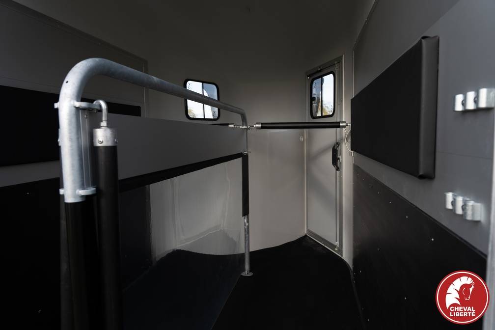 Van Cheval Liberté Gold 3 Origins Premium model – 2024 – Image 4