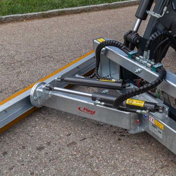 Racloir universel hydraulique 2500mm Fliegl polyuréthane inclinable – Image 3