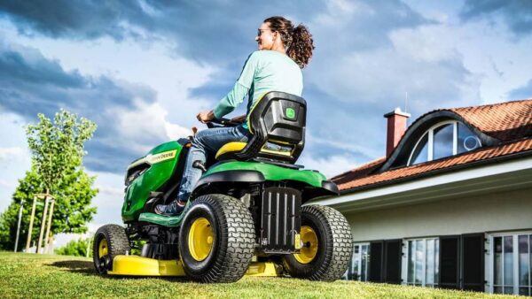Tondeuse autoportée John Deere X127 - Performances exceptionnelles – Image 2