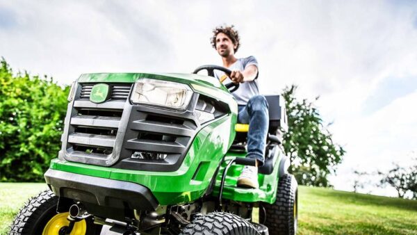 Tondeuse autoportée John Deere X127 - Performances exceptionnelles – Image 3