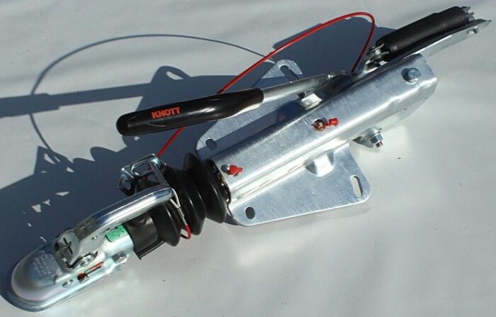 Commande de freinage KNOTT KFG35D 3500KG + Rehausses grillagées Lider ROBUST 70cm – Image 3