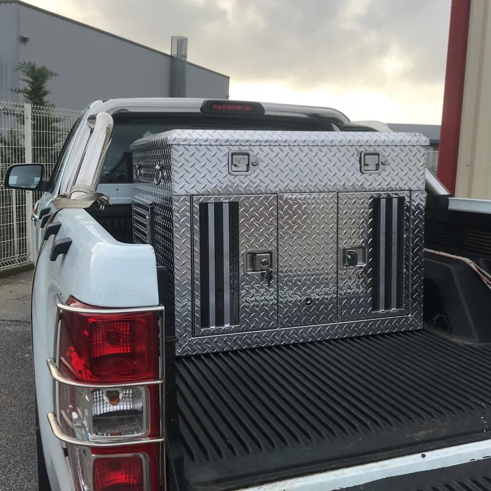 Coffre transport de chiens 1000 x 930 x 760 mm, 30 kg, Aluminium strié – Image 7
